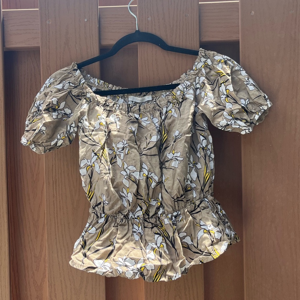 Floral Top in size small